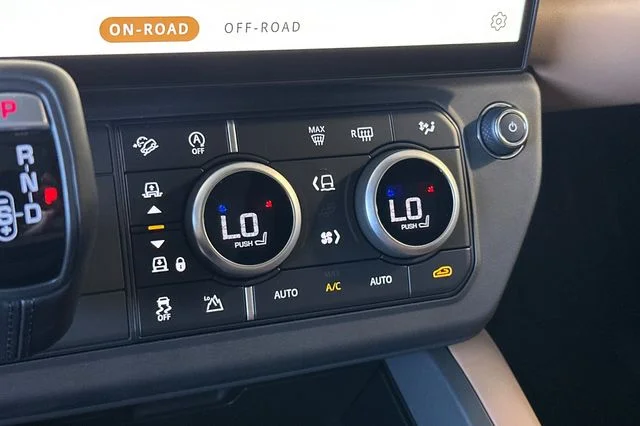 New 2026 Fuji White Land Rover X-Dynamic SE image 20