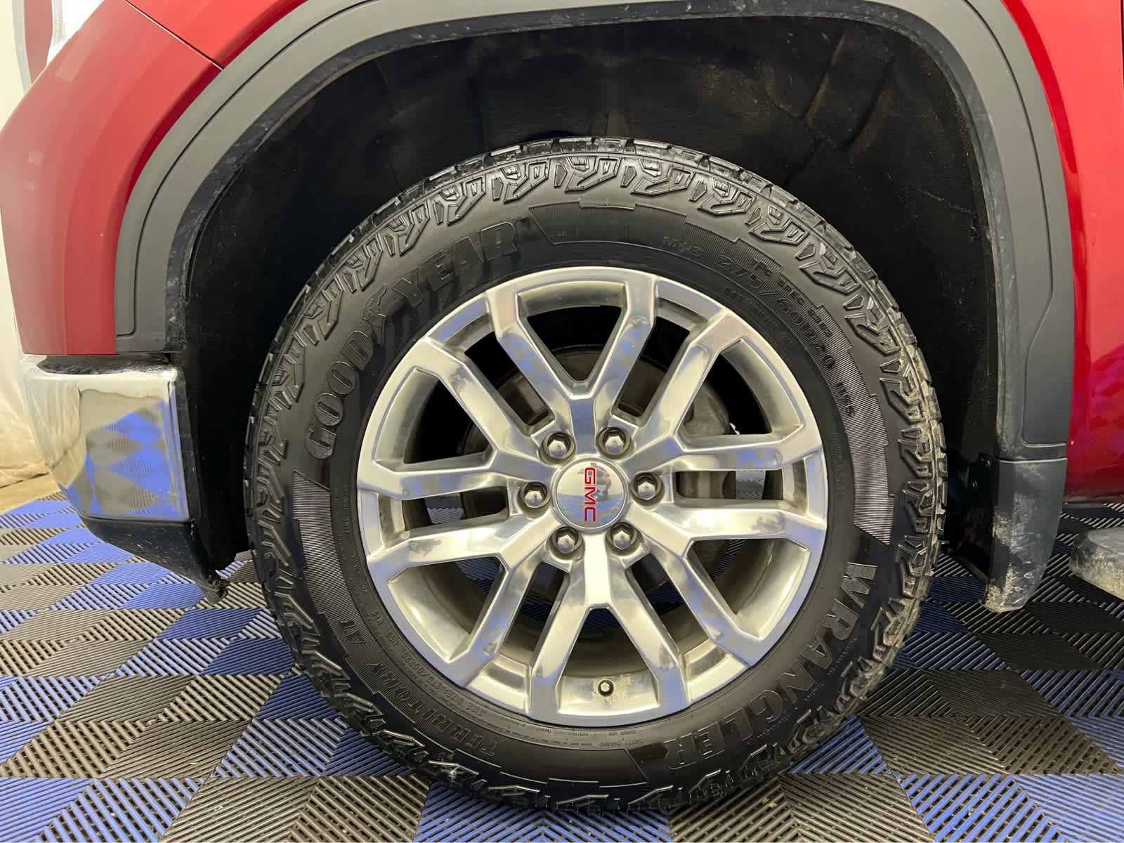 Used 2021 Cayenne Red Tintcoat GMC SLE image 15