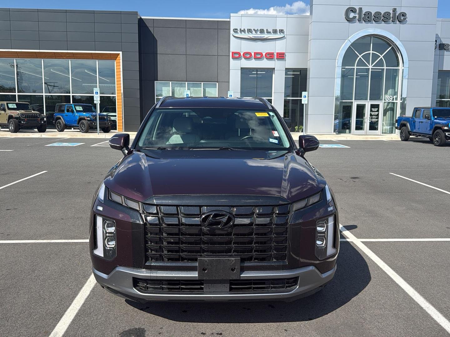 Used 2024 Sierra Burgundy Hyundai SEL 7P image 2