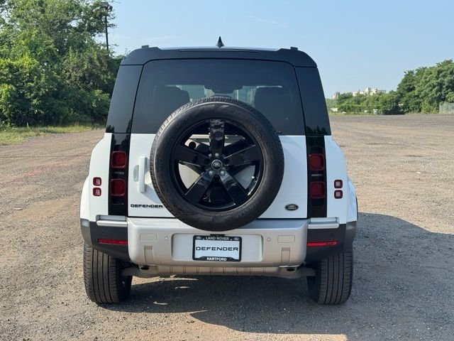 Used 2023 White Land Rover S image 4