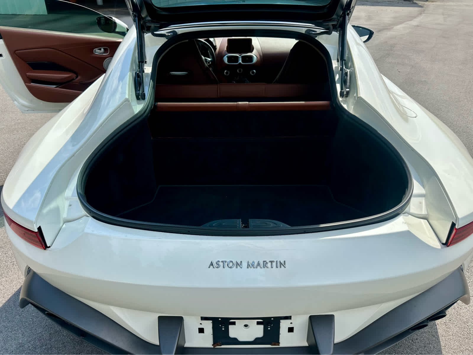 Used 2019 Stratus White Aston Martin  image 13