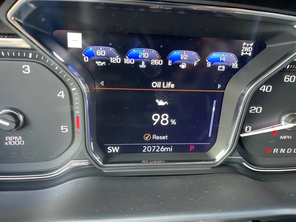 Used 2022 Summit White GMC Denali image 27