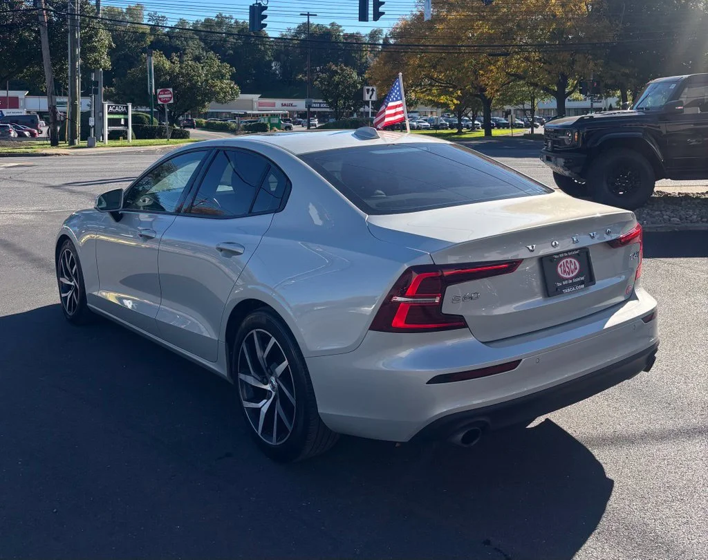 Used 2019 Beige Volvo T6 Momentum image 4