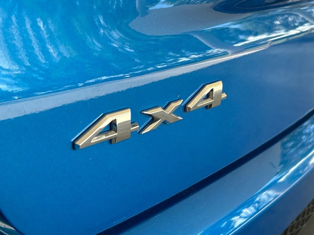 Used 2025 Blue Jeep Latitude image 18