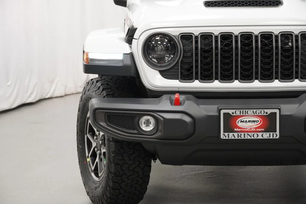 New 2026 Bright White Clear-Coat Exterior Paint Jeep Rubicon image 6