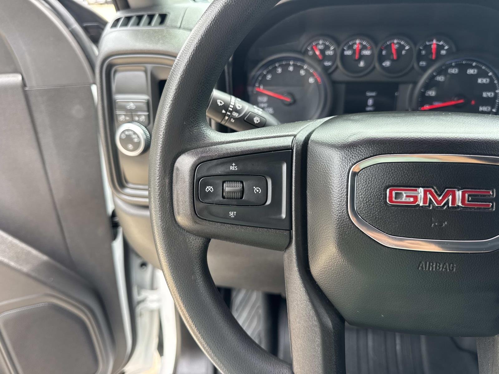 Used 2021 Summit White GMC  image 22