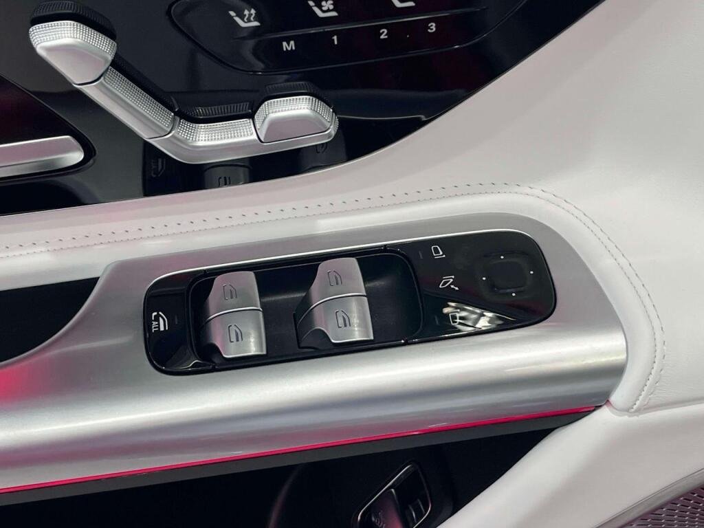 New 2026 MANUFAKTUR Garnet Red Metallic (Red Ambiance) Mercedes-Benz Maybach SL 680 Monogram Series image 32
