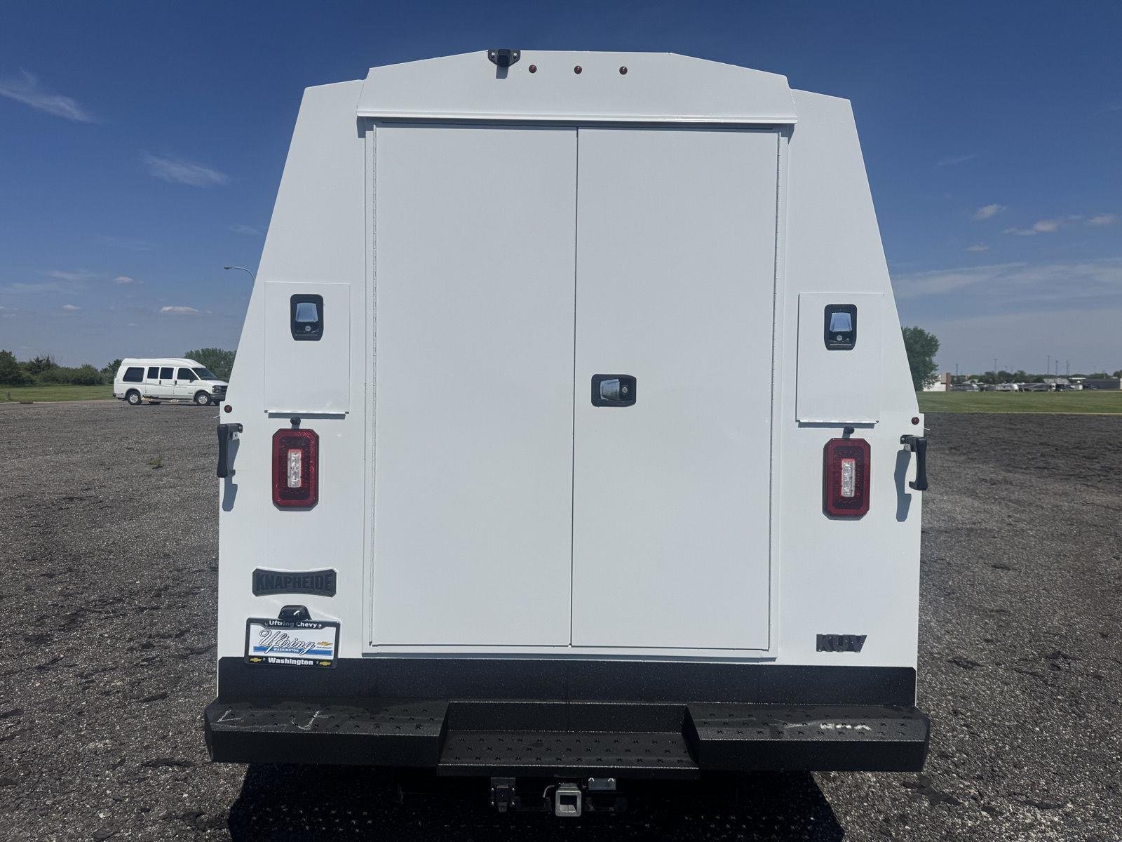 New 2026 Summit White Chevrolet 1WT image 3