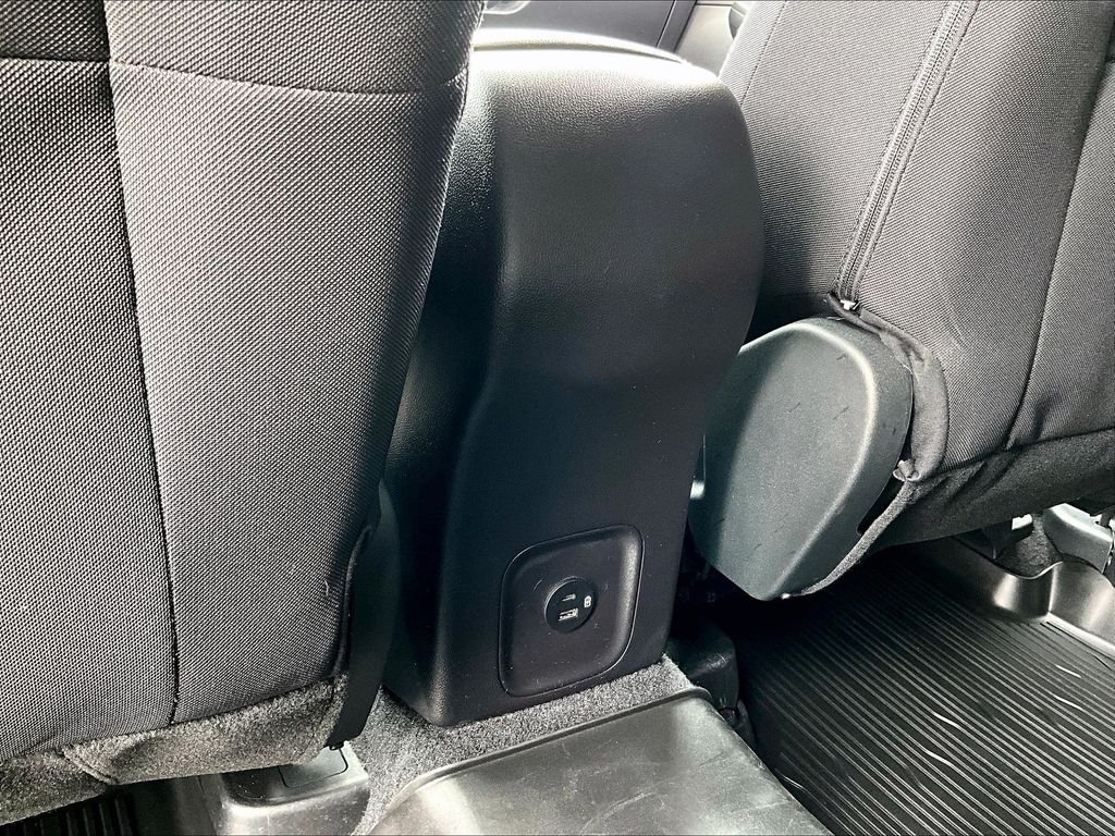 Used 2022 White Ford SE image 28