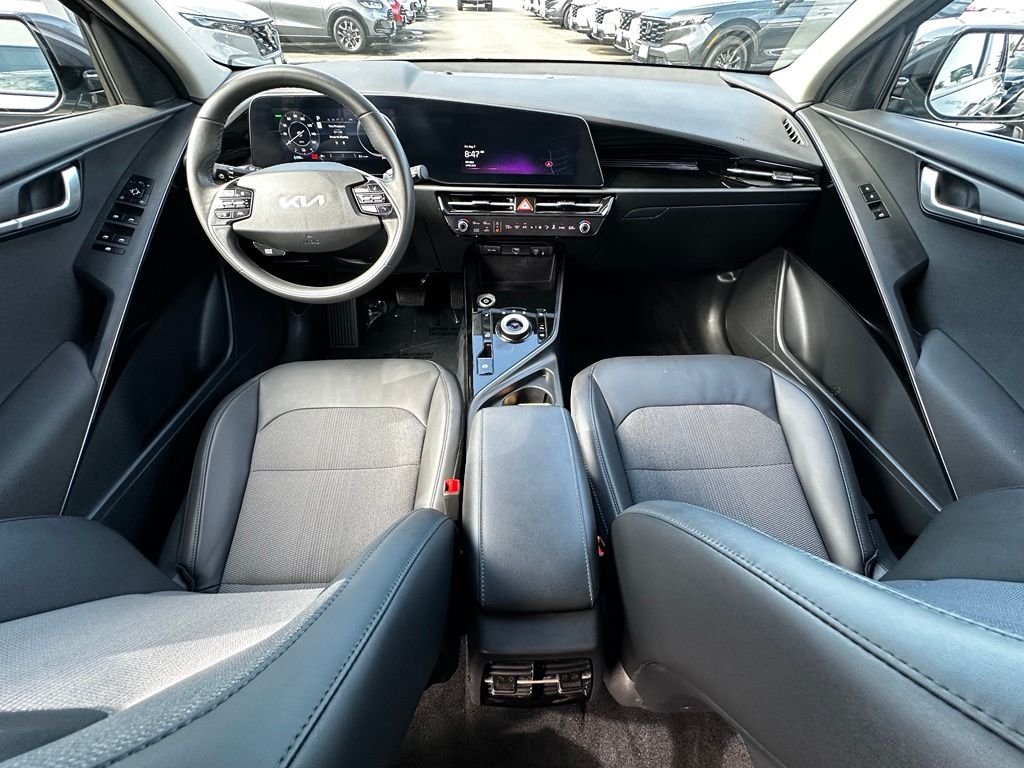 Used 2023 Gray Kia Wind image 17
