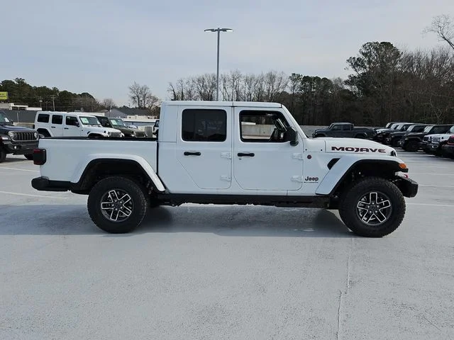 New 2026 Bright White Clear-Coat Exterior Paint Jeep Mojave X image 10