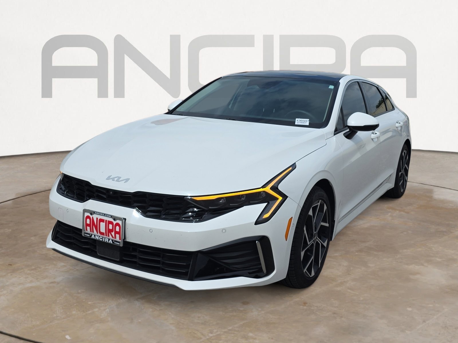 Certified Used 2025 Snow White Pearl Kia EX image 4