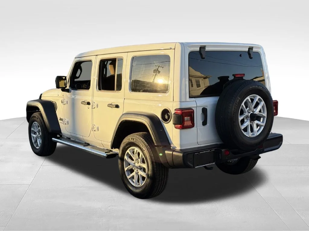 Used 2023 White Jeep Sport S image 5