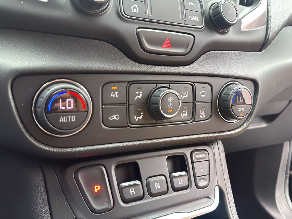 Used 2019 Blue GMC SLT image 17