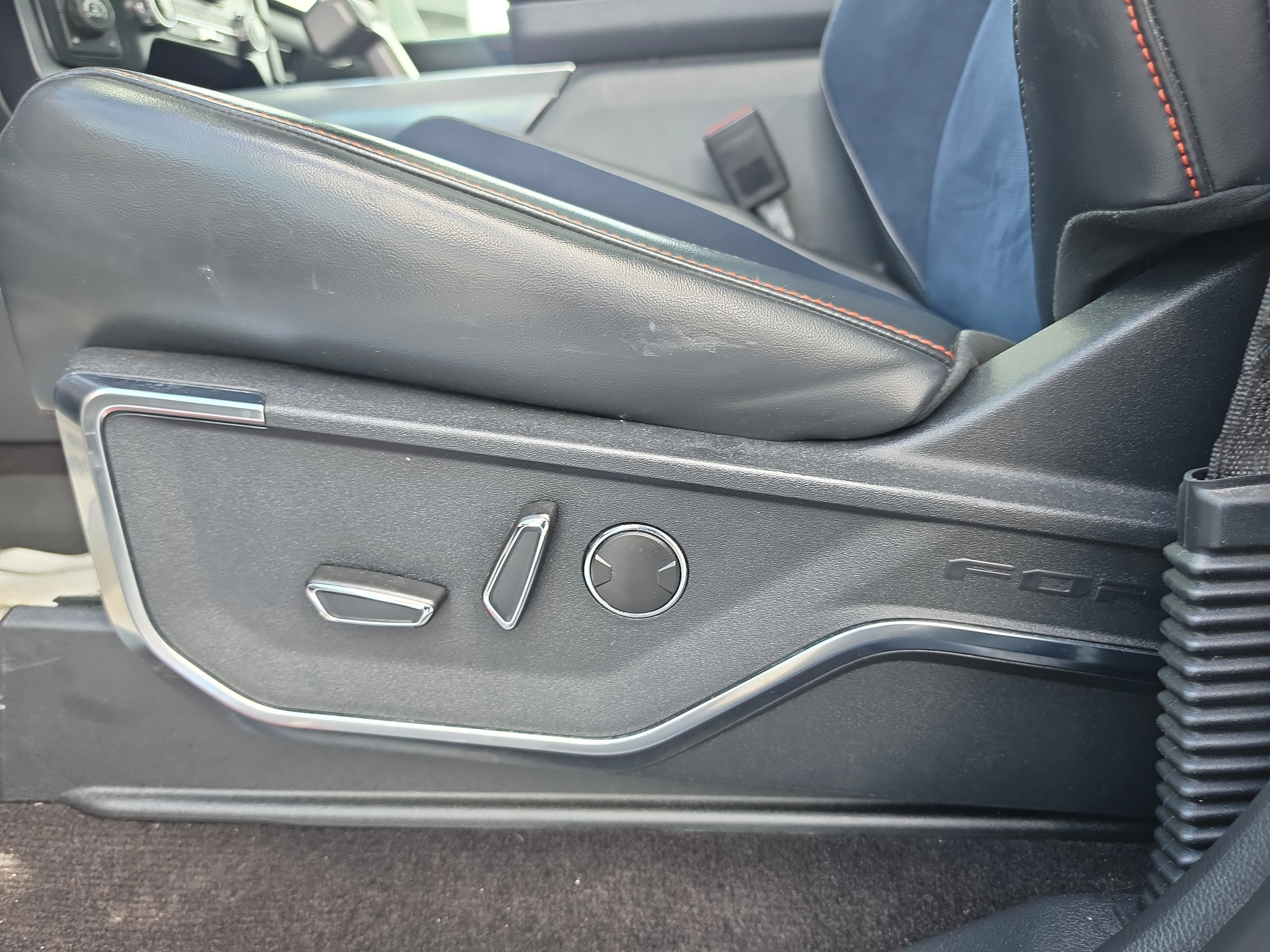 Used 2022 Oxford White Ford Raptor image 12