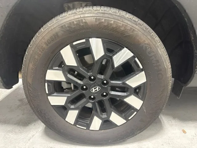 Used 2025 Black Hyundai SEL image 6