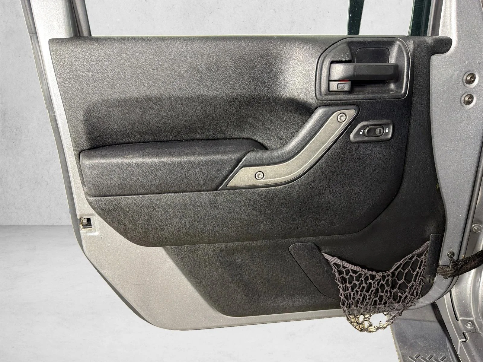 Used 2017 Red Jeep Sport image 10