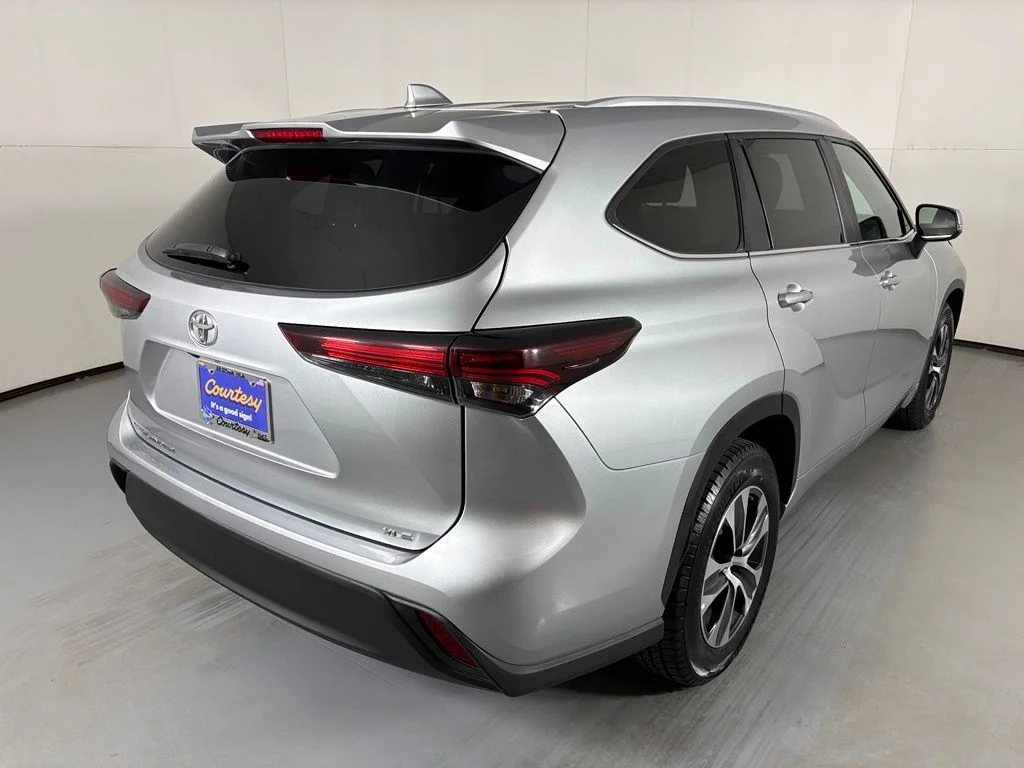 Used 2024 Silver Toyota XLE image 8