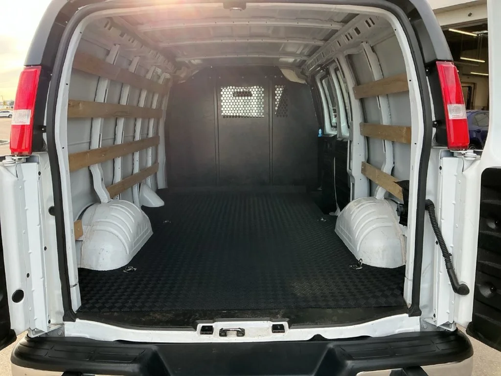 2025 GMC Savana Cargo Work Van - Photo 29