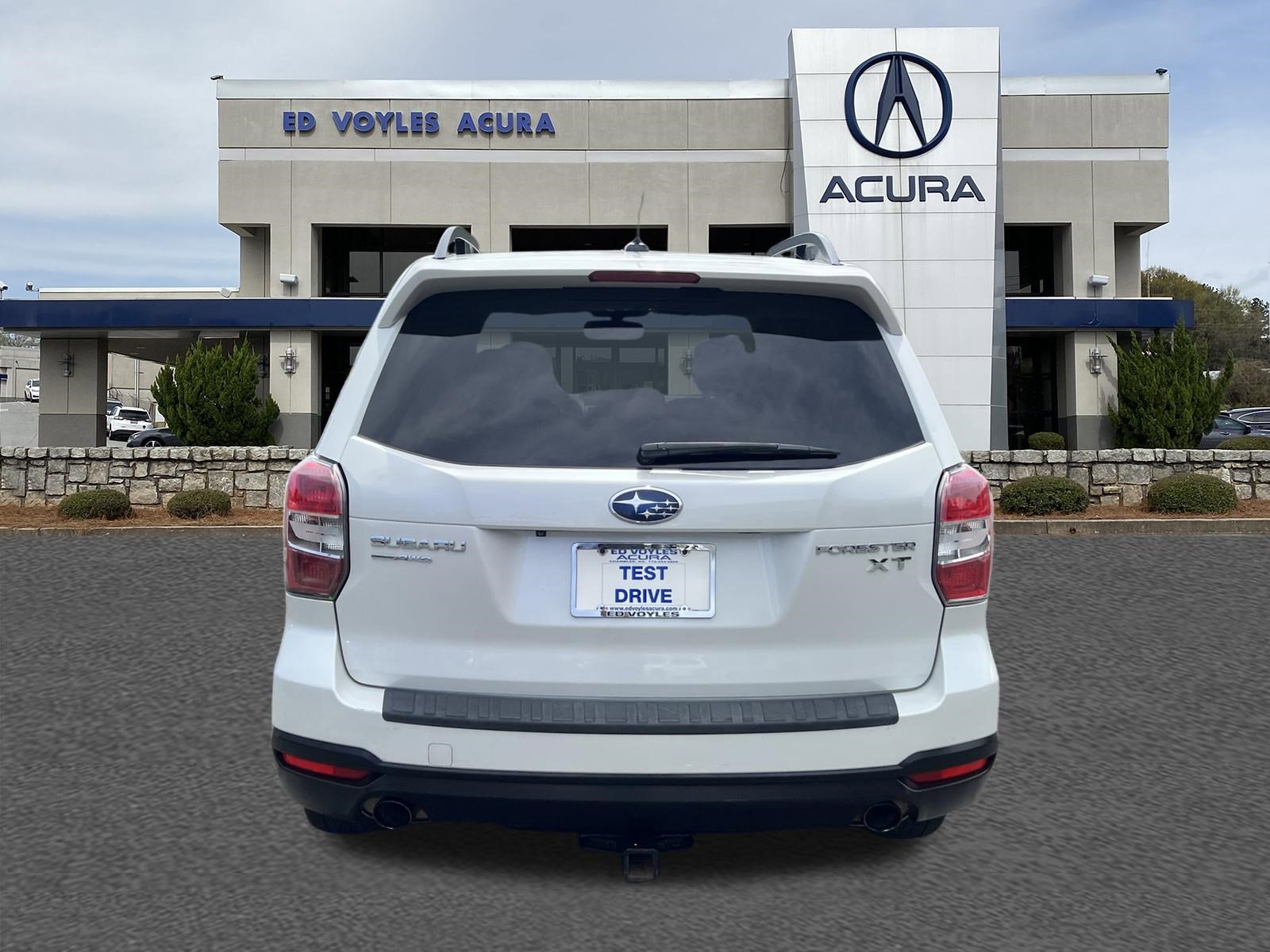 Used 2015 Satin White Pearl Subaru 2.0XT Touring image 6