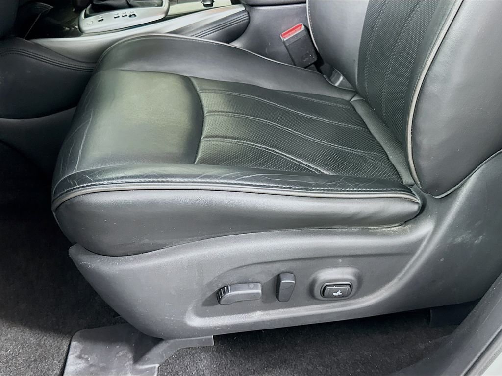 Used 2015 Liquid Platinum INFINITI Base image 19