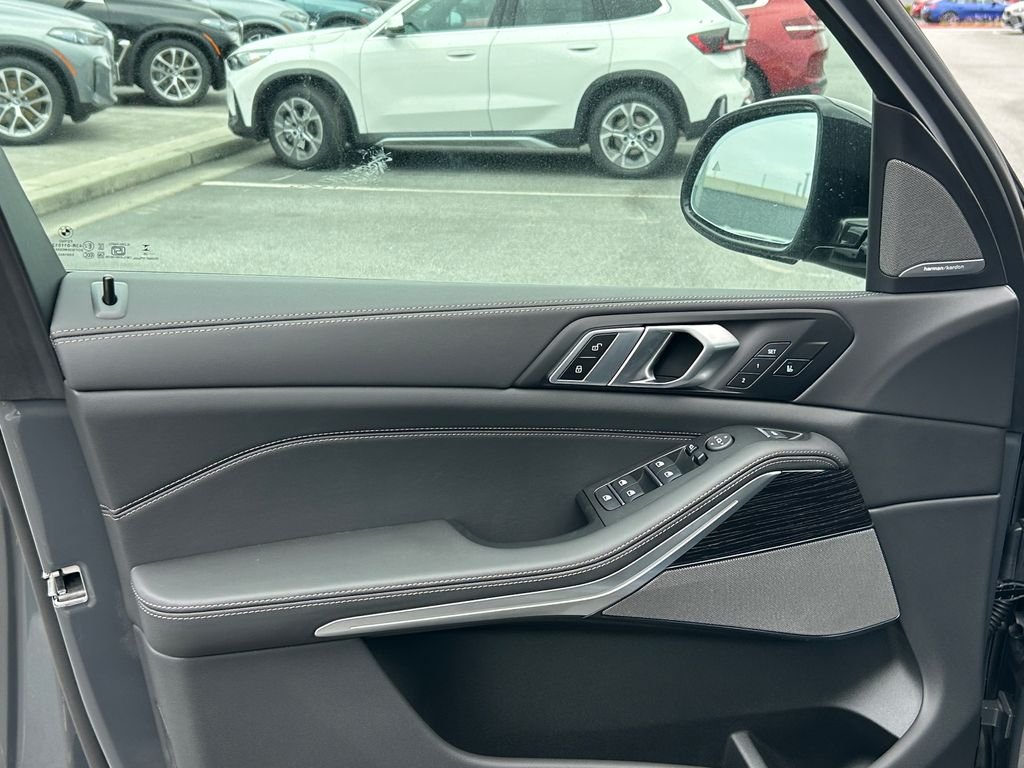 New 2026 Dravit Grey Metallic BMW xDrive40i image 11