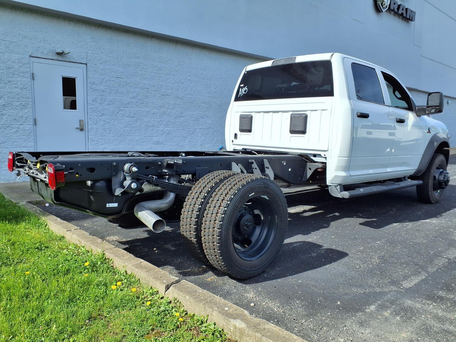 New 2026 Bright White Clear-Coat Exterior Paint RAM  image 3