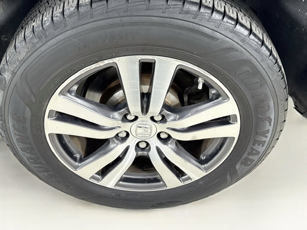 Used 2016 Silver Honda EX-L image 41