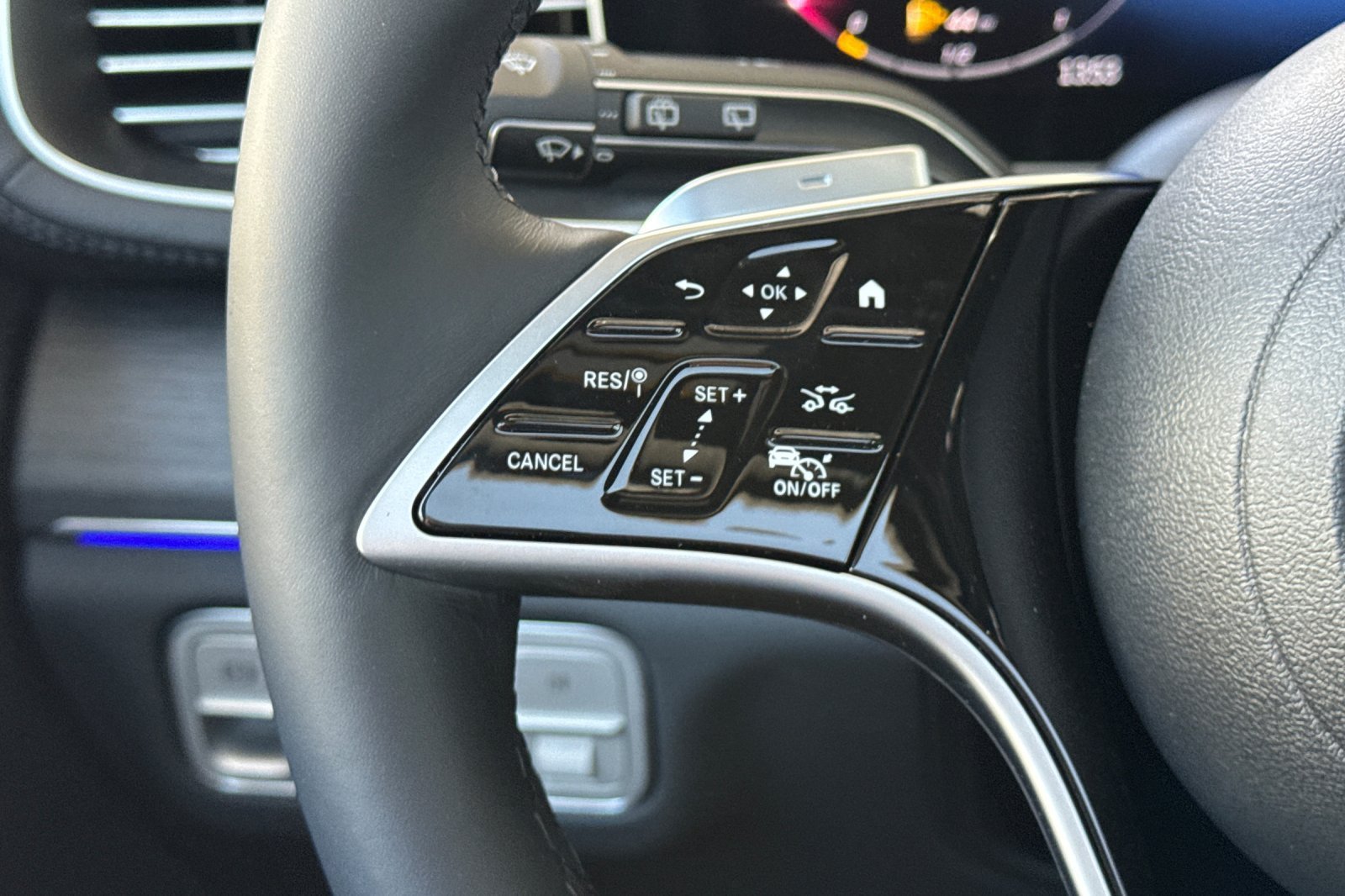 New 2026 Polar White Mercedes-Benz GLS 450 image 27