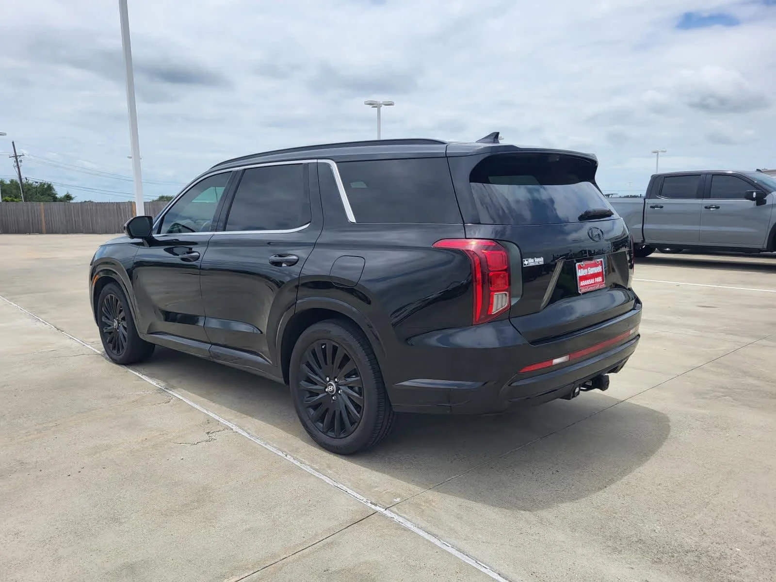 Used 2025 Abyss Black Pearl Hyundai Calligraphy Night Edition image 3