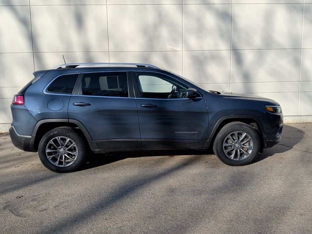 Used 2021 Slate Blue Pearlcoat Jeep Latitude Lux image 5