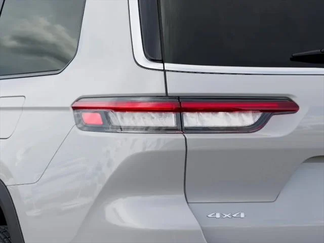 New 2026 Bright White Clear-Coat Exterior Paint Jeep Laredo X image 5