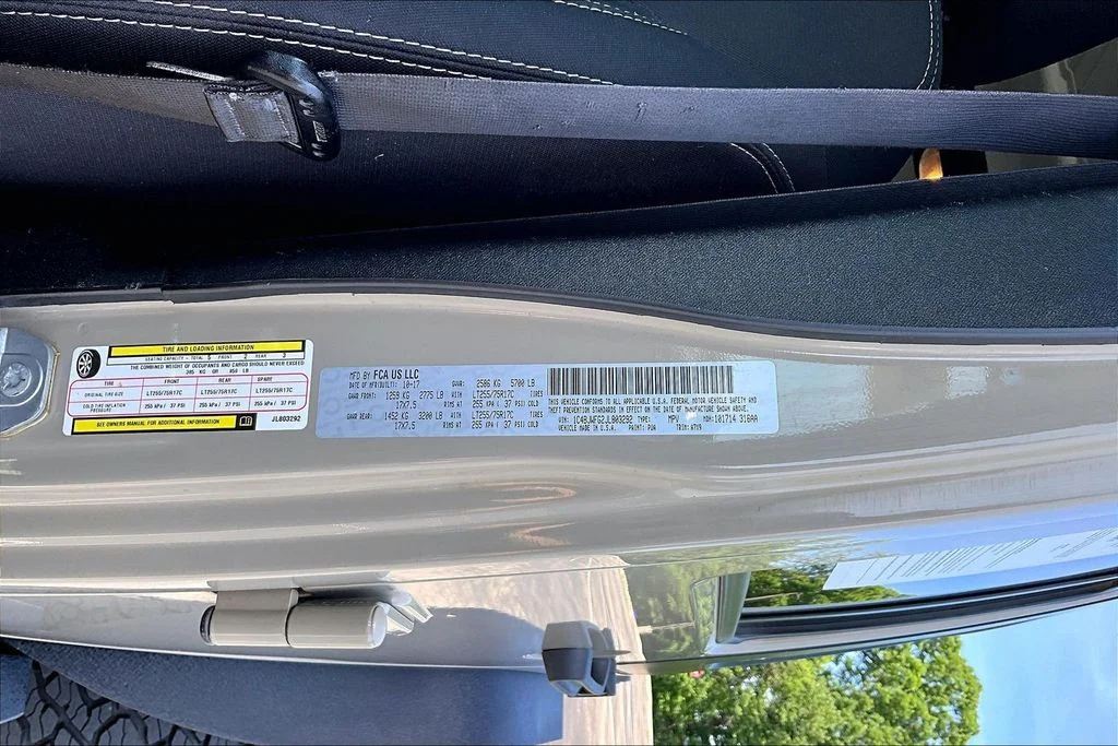 Certified Used 2018 Beige Jeep Unlimited Rubicon image 18