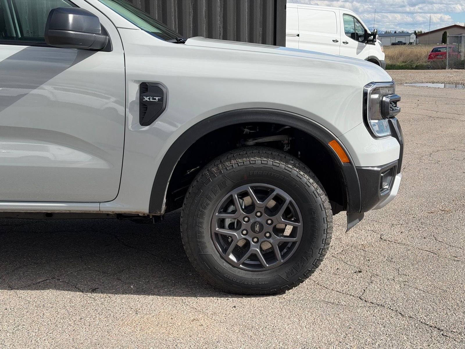 View vehicle photo 4