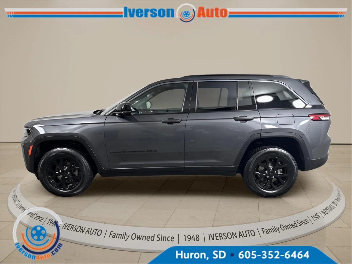 New 2026 Baltic Gray Metallic Clear-Coat Exterior Paint Jeep Laredo Altitude image 6