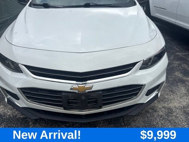 Used 2017 SUMMIT WHITE Chevrolet LS image 3