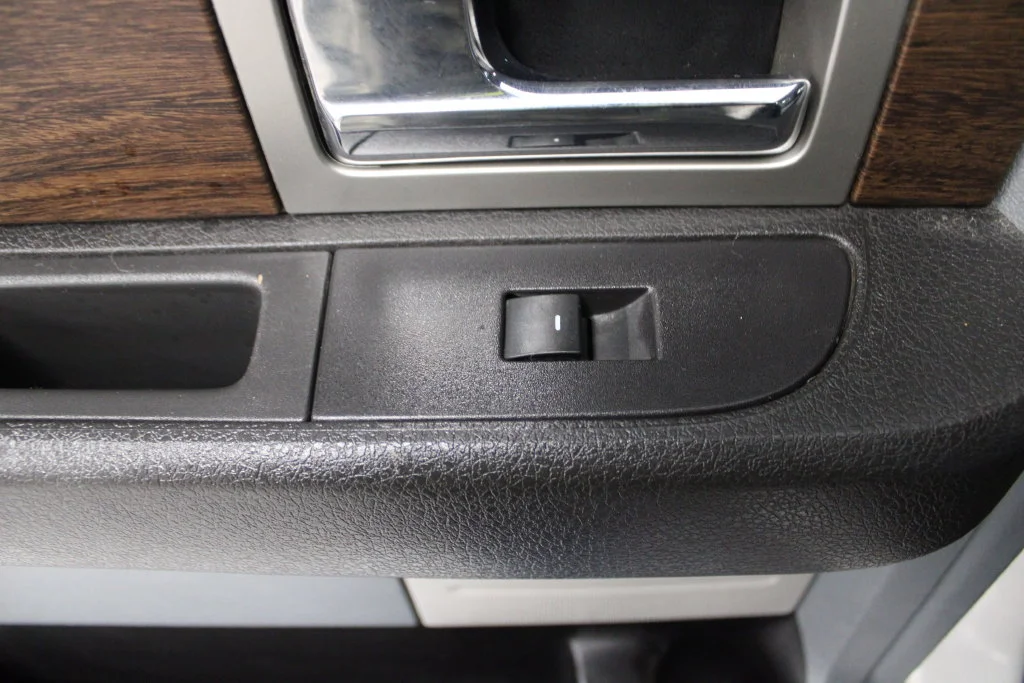 Used 2014 White Platinum Tri-Coat Metallic Ford Lariat image 29