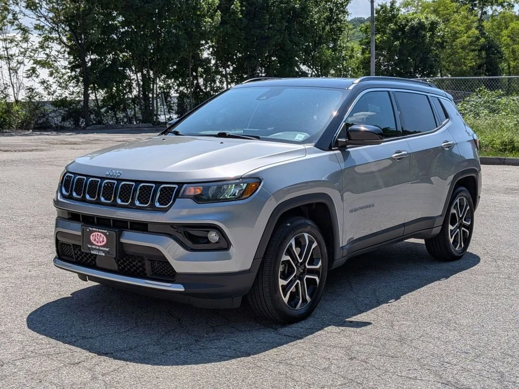 Used 2023 Silver Jeep Limited image 9