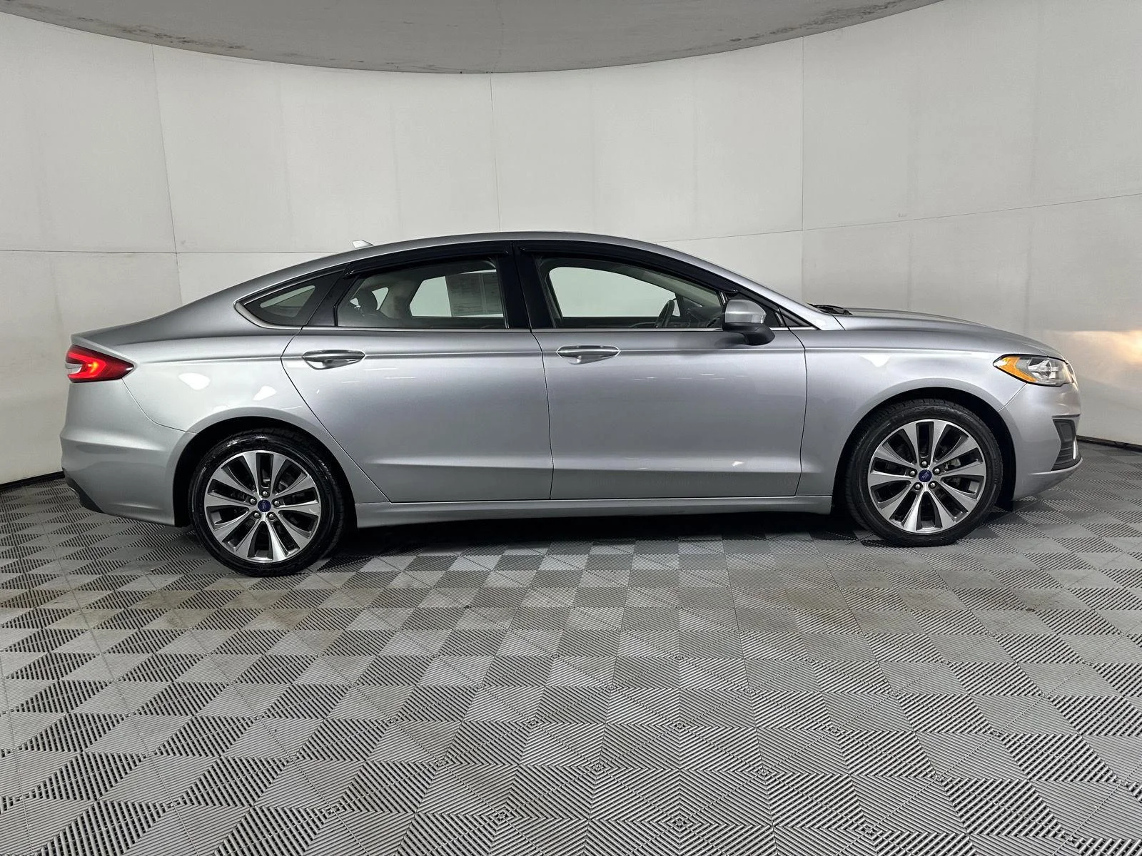 Used 2020 Iconic Silver Ford SE image 12