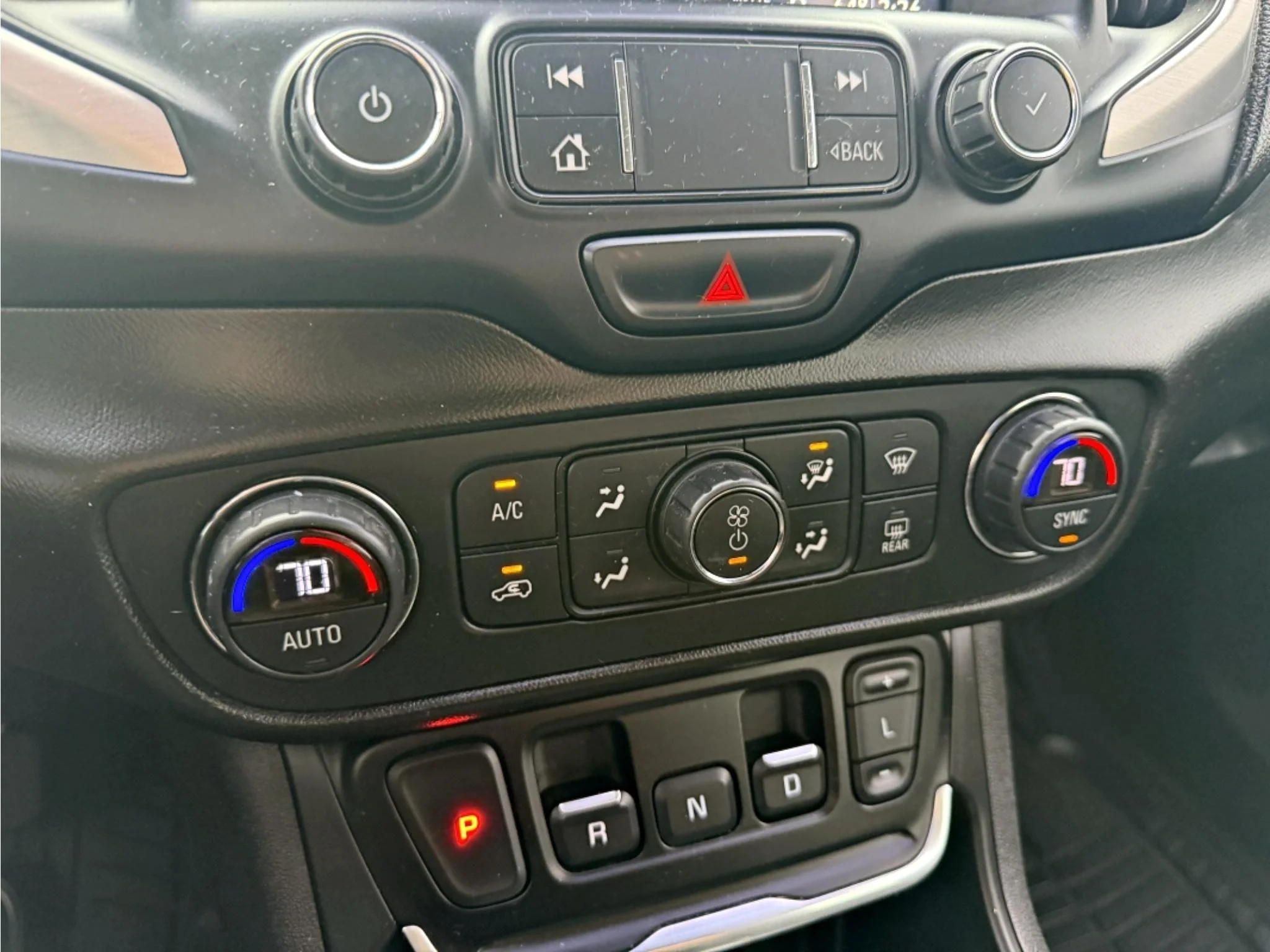 Used 2020 Satin Steel Metallic GMC SLT image 12