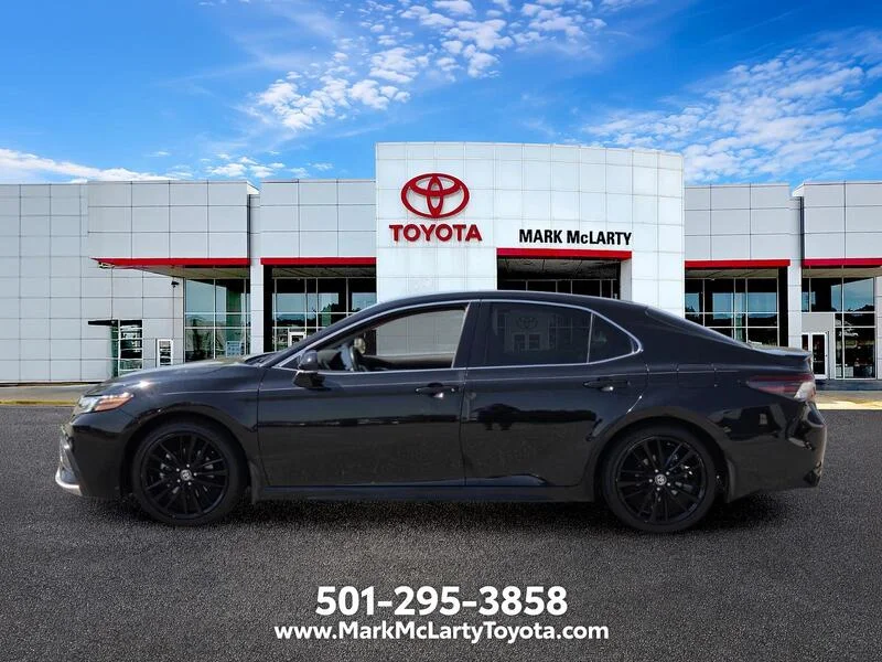 Used 2022 BLACK TOYOTA XSE AUTO image 2