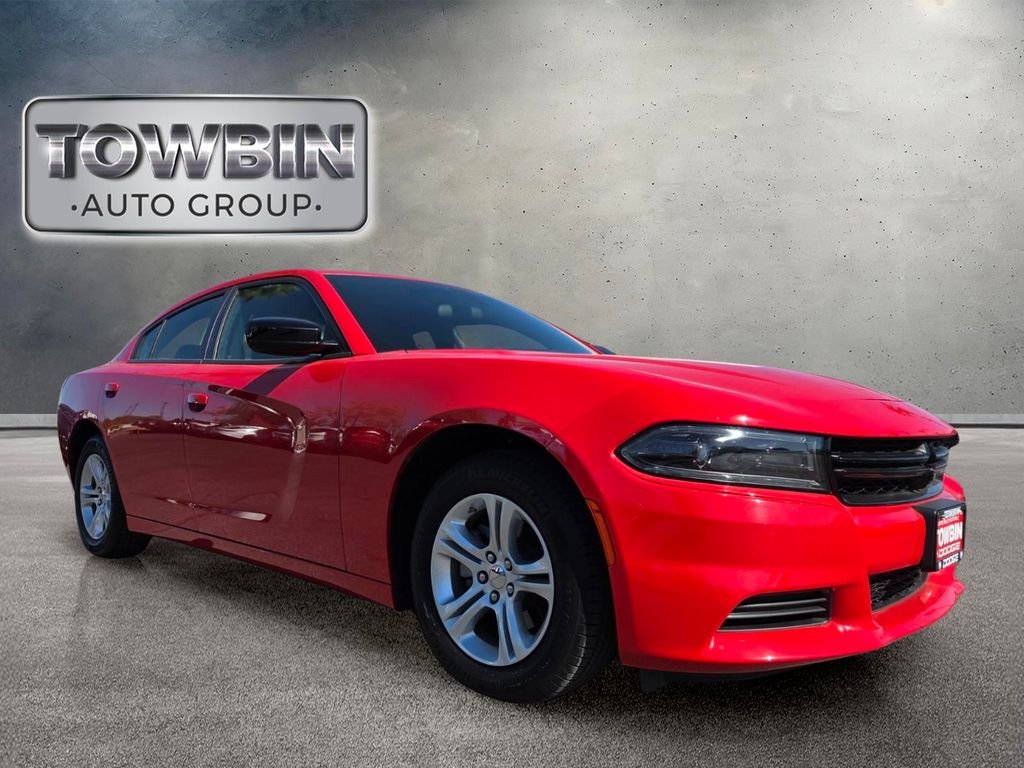Used 2023 Red Dodge SXT image 2
