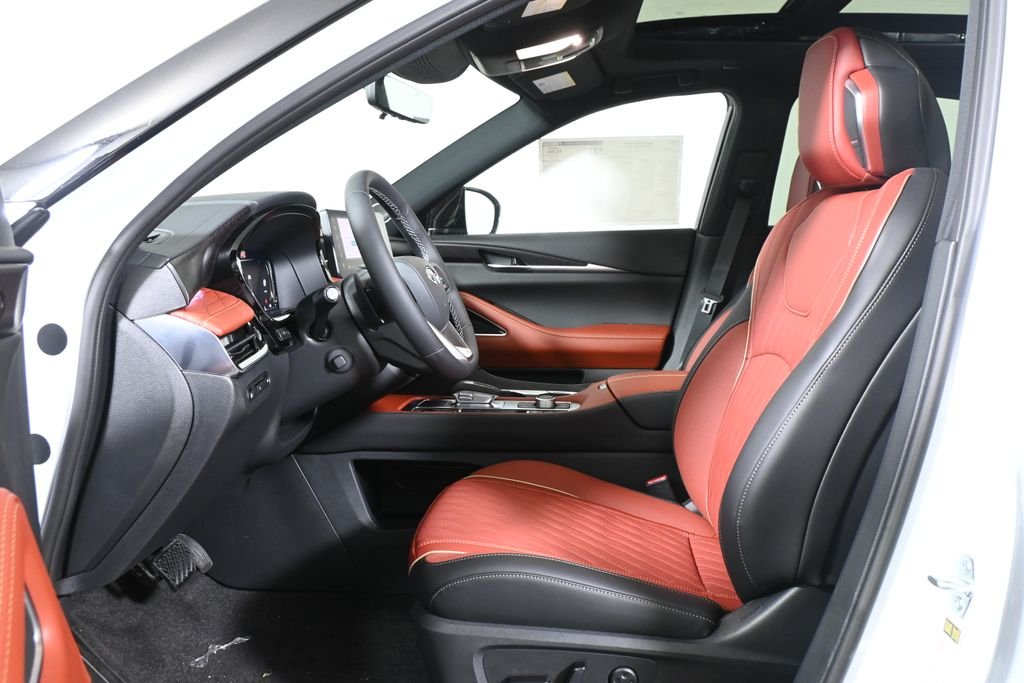 New 2027 2T RAD WHT INFINITI Autograph AWD image 3