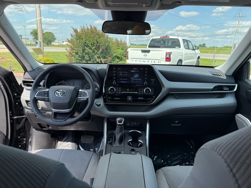 Used 2022 Brown Toyota LE image 22