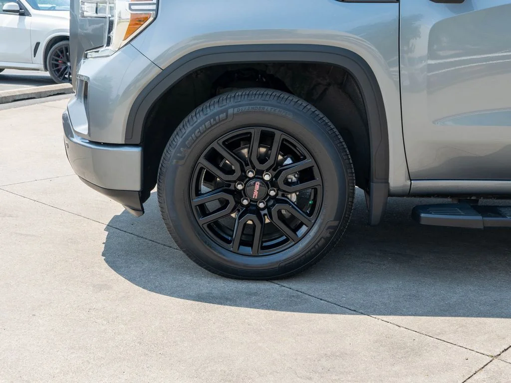 Used 2022 Gray GMC Elevation image 28