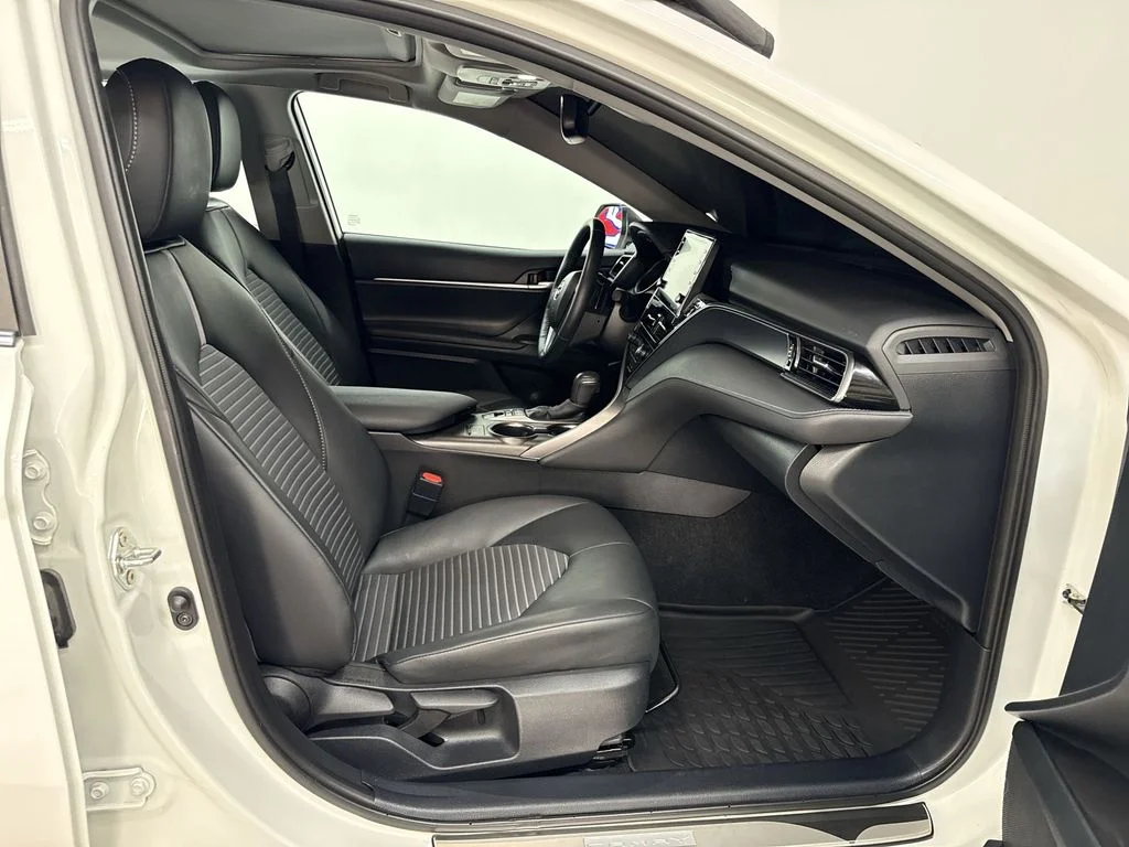 Used 2024 Ice Toyota SE image 18