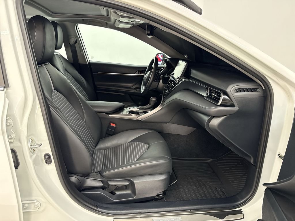 Used 2024 Ice Toyota SE image 18