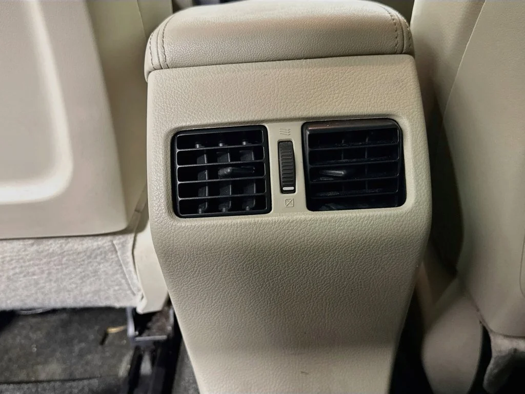Used 2014 White Subaru 2.5i image 31