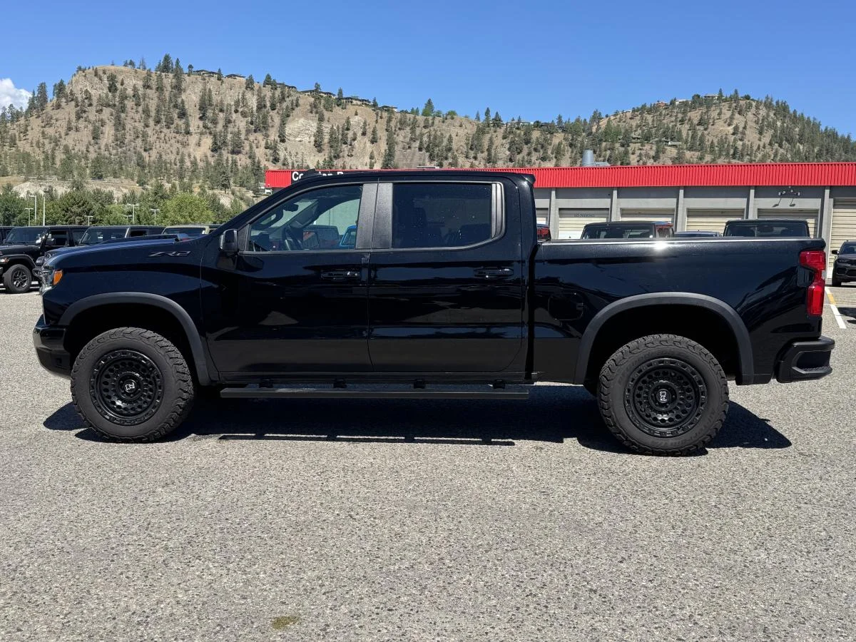 Used 2025 Black Chevrolet ZR2 image 10