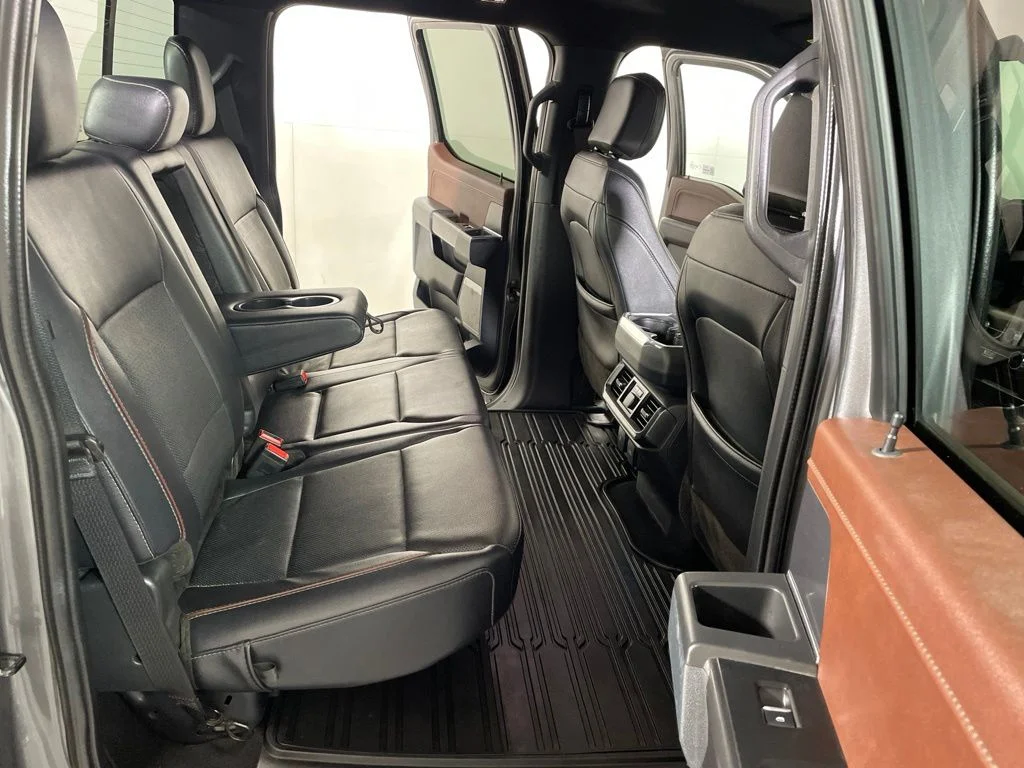 Used 2023  Ford Lariat image 23